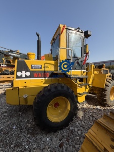Chargeuse sur pneus Komatsu WA100 d'<span class=keywords><strong>occasion</strong></span> de haute qualité, en excellent état et offrant des performances exceptionnelles - Product Image 1
