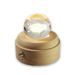 Luce notturna a proiezione a Led, carillon a sfera in cristallo 3D Base in legno, luna, terra, luce di proiezione con motivo a via lattea - Product Image 1