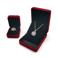Coffret à bijoux portable carré en velours rouge de luxe EVERWIN avec taille personnalisée pour ranger les colliers, les bagues, les boucles d'oreilles et les présentoirs