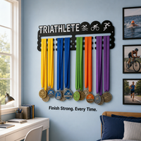 Support mural personnalisé en métal pour médailles avec rangement pour trophées et rubans, plaque nominative gravable pour récompenses sportives des enfants