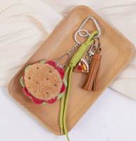 Breloques de sac en peluche hiver : Gâteau aux cerises, Hamburger créatif, Gâteau au chocolat aux myrtilles – Accessoires de sac pour elle