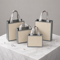 Sac cadeau en papier imprimé sur mesure, sac à main en papier de luxe pour l'emballage de bijoux, sac fourre-tout personnalisé avec logo pour bijouterie