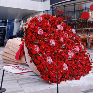 Estatua de Ramo de Rosas Artificiales de Fibra de Vidrio, Escultura Realista para Decoración de Eventos Románticos - Product Image 4