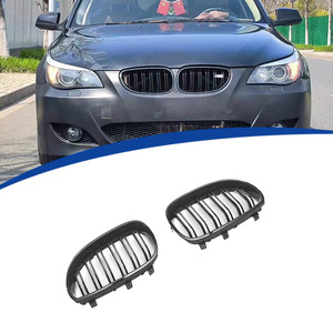 กระจังหน้า BMW E60 ซีรีส์ 5 แบบเส้นคู่ สีดำเงา วัสดุ ABS สำหรับเปลี่ยน - Product Image 1