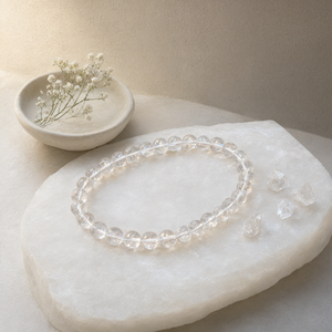 สร้อยข้อมือลูกปัดควอตซ์ใส - โอบรับความกระจ่างใสและความสงบสุข - Product Image 3
