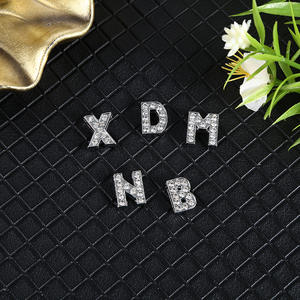 Múltiples Opciones de Letras Deslizantes DIY de 8mm, Números, Letras del Alfabeto Plateadas con Pedrería, Dijes Deslizantes - Product Image 2