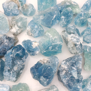 Vente en gros de blocs de pierres brutes de fluorite bleue, de quartz naturel de guérison et de pierres précieuses pour spécimens minéraux - Product Image 2