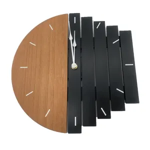 工业独特的木制装饰挂钟