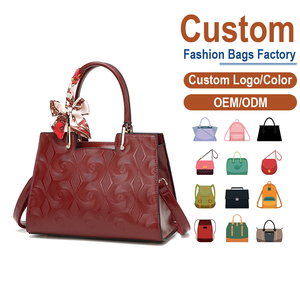 กระเป๋าครอสบอดี้หนังแก้วลายนูนรุ่นใหม่ปี 2025 สำหรับผู้หญิง สีแดงไวน์  ความจุเยอะ พร้อมผ้าพันคอตกแต่ง - Product Image 1