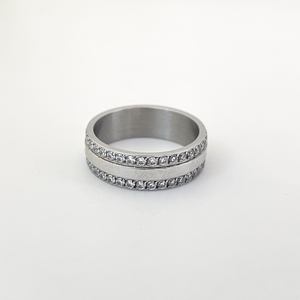 Bague de <span class=keywords><strong>couple</strong></span> haut de gamme en acier inoxydable avec zircon double rangée, micro-incrustation, artisanat de luxe léger, inaltérable, cadeau idéal - Product Image 1