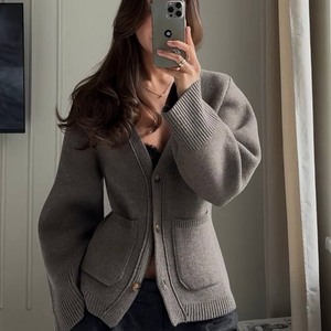 Cardigan da Donna Lavorato a Maglia Grossa in Lana Merino e Cashmere <span class=keywords><strong>con</strong></span> Polsini a Costine e <span class=keywords><strong>Bottoni</strong></span> Frontali Personalizzato da Produttori di Maglieria - Product Image 1