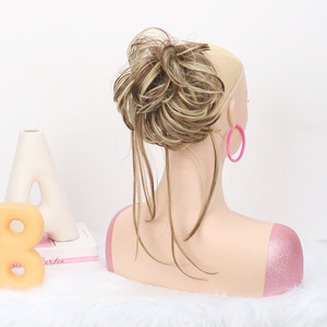 <span class=keywords><strong>Perruque</strong></span> <span class=keywords><strong>chignon</strong></span> bouclé pour <span class=keywords><strong>femme</strong></span> avec anneau volumineux et longue barbe – Soie domestique couleur unie - Product Image 3