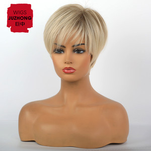 Parrucche sintetiche corte bionde Pixie Cut economiche per donne bianche con frangia - Product Image 3