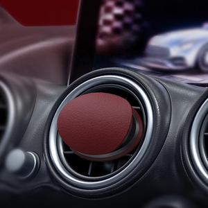 Parfum de voiture de luxe en similicuir avec logo personnalisé, <span class=keywords><strong>d</strong></span>ésodorisant solide pour voiture, clip de ventilation pour l'exportation - Vente chaude - Product Image 1