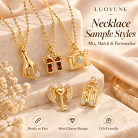 LUOYUNE Breloques dorées en cuivre avec zircon, motifs Aile, Clé, Valise, Boîte cadeau, Appareil photo, pour la création de bijoux DIY (bracelets, colliers)