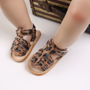 รองเท้าแตะเด็กผู้ชายลายเสือดาวแบบเปิดนิ้วเท้าระบายอากาศได้ดีกันลื่นรองเท้าชายหาดฤดูร้อนน้ำหนักเบาพื้นยางรองเท้าเด็ก - Product Image 2