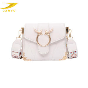 <span class=keywords><strong>Sac</strong></span> bandoulière élégant personnalisé pour femme en cuir PU tendance <span class=keywords><strong>avec</strong></span> boucle cerf et <span class=keywords><strong>large</strong></span> <span class=keywords><strong>sangle</strong></span> imprimée ethnique - Product Image 2