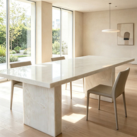 Table de salle à manger en onyx blanc sur mesure, luxe, pour villa Majlis aux Émirats arabes unis et en Arabie Saoudite, robuste, à double piétement cannelé, en pierre, 170 cm