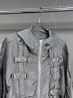 Conception sur mesure Bretelles en tissu de nylon noir Poches Rivet Softshell Coupe-vent tactique Veste imperméable contre la pluie