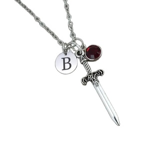 Espada personalizada <span class=keywords><strong>Caballero</strong></span> espada encanto Collar personalizado inicial y piedra natal antigua plata daga collar al por mayor - Product Image 1