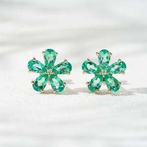 Pendientes Starsfine, Joyería Fina, Forma de Flor, Esmeralda de Laboratorio, Oro Amarillo de 10k, Pendientes de Botón - Product Image 2