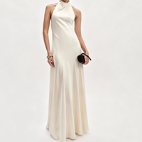 Elegantes Elfenbeinfarbenes Satin-Halfterkleid mit offenem Rücken, Maxi-Hochzeitskleid, Brautkleid mit Perlenknöpfen, Seidenoptik Bodenlange Abendrobe