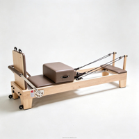 Machine de Pilates Reformer en chêne de qualité commerciale avec accessoires complets et système de poulies silencieux pour l'entraînement en studio de Pilates professionnel