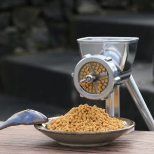 Mesin Pengolah Pakan Manual Rumah Tangga Kapasitas Tinggi 200kg/jam untuk Pakan Ayam Tikus Burung Ikan Anjing - Product Image 1