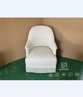 Fauteuil simple moderne de luxe avec pompons en velours, design spécial pour salon, chambre, appartement, hôtel, villa - Style détente