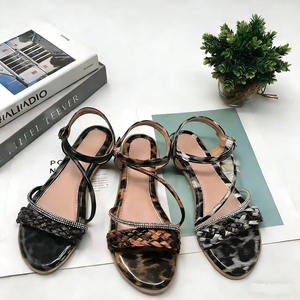 <span class=keywords><strong>Sandalias</strong></span> planas de leopardo de talla grande para mujer, calzado de moda al por mayor 2026 - Product Image 1