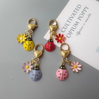 Porte-clés en métal motif insecte floral mignon, pendentif coloré en émail coccinelle et marguerite, fermoir mousqueton cœur, breloque pour téléphone, clés et sac