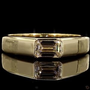 Bague de luxe en or avec diamants de laboratoire taille émeraude, bijoux fins modernes et minimalistes pour femmes - Product Image 6