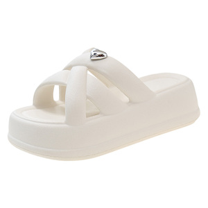 รองเท้าแตะส้นตึกแบบเปิดนิ้วเท้า สายรัดสามเส้น วัสดุ EVA นุ่ม สวมใส่ได้ทั้งฤดูใบไม้ผลิ ฤดูร้อน และฤดูใบไม้ร่วง เพิ่มความสูง ใส่ได้ทั้งในบ้านและนอกบ้าน - Product Image 1