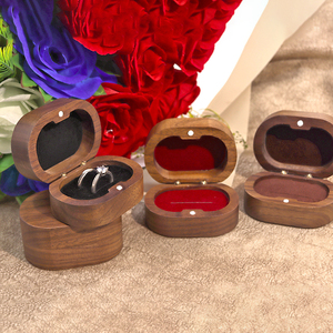 Caixa de Joias de Luxo Vintage em Madeira de Noz para Presentes, Design Embossado, Caixa Oval Portátil para Anel de Noivado com Tampa Magnética - Product Image 4