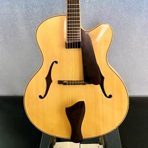 <span class=keywords><strong>Guitare</strong></span> électrique jazz artisanale Yunzhi <span class=keywords><strong>Luthier</strong></span> 17 pouces, corps creux en érable flammé, table arquée en épicéa, dos et côtés en ébène, manche en ébène, finition naturelle - Product Image 1