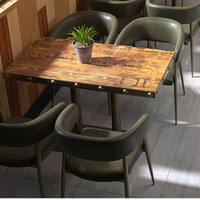 Ensemble de banquettes de restaurant industriel rustique, table en bois vieilli avec garniture cloutée, chaise canapé rembourrée à dossier haut