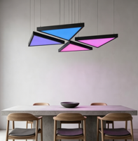 Lampu Gantung LED Segitiga Tunggal Modern Matte Black RGB Merah Dapat Diredupkan untuk Ruang Gaming Bar