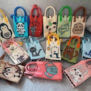 Nuova Borsa a Tracolla Estiva con Chiusura Magnetica, Design Cartoon Carino, Versatile e Pratica - Product Image 1