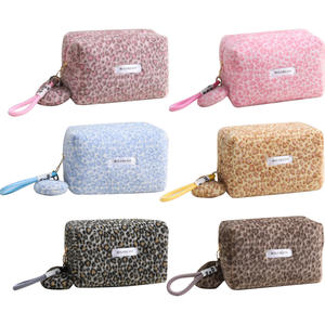 Serviette Douce et Tendance à Motif Léopard, Grande Capacité, Portable, avec Fermeture Éclair, pour <span class=keywords><strong>Femme</strong></span>, Idéale pour le Rangement et les Voyages, Automne Hiver - Product Image 5