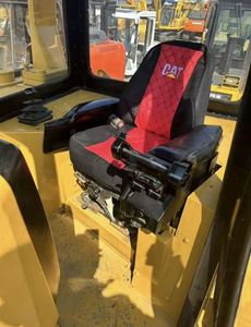 Bulldozer Caterpillar D6R d'occasion à prix abordable, hydraulique et efficace, avec pompe hydraulique KYB, accessoire tarière certifié CE et brise-roche Daewoo - Product Image 4