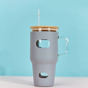 Gobelet en verre de 32 oz avec poignée et manchon en silicone pour les amateurs de smoothies et de jus - Product Image 4
