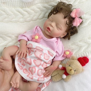 Muñeca <span class=keywords><strong>Reborn</strong></span> <span class=keywords><strong>de</strong></span> <span class=keywords><strong>Silicona</strong></span> Hecha a Mano <span class=keywords><strong>de</strong></span> 45 cm, Bebé Recién Nacida con Peso Real y Cabello, Regalo <span class=keywords><strong>de</strong></span> Cumpleaños para Futuros Padres y Enamorados - Product Image 1