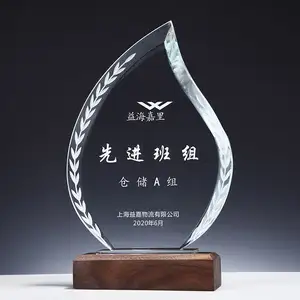 Quangzhou ขายส่ง K9เปล่าคริสตัลถ้วยรางวัลที่กำหนดเองไม้รางวัลถ้วยรางวัลเลเซอร์โลโก้3d แก้วคริสตัลเหรียญรางวัลที่มีฐานไม้