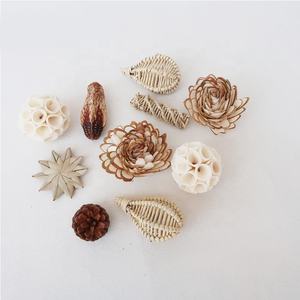 Fai a mano giocattoli per uccelli pappagallo naturale grano Sola legno fiori attraverso erba fiori di masticazione forniture di gioco uccelli triturabili giocattolo - Product Image 4