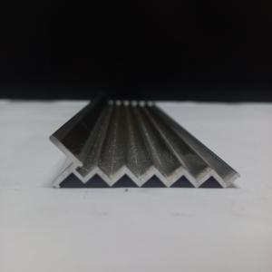 Perfil en L de Aluminio Personalizado para Escaleras, Perfil 6063-T5, Tubos Extruidos con Nervaduras y Refuerzos, Acabado Natural o Anodizado Transparente, Indon - Product Image 4