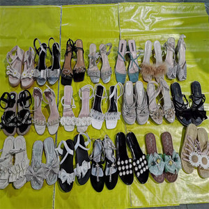 2022 estate Casual usato pantofole tacco alto all'aperto di seconda mano sandali da <span class=keywords><strong>donna</strong></span> usato <span class=keywords><strong>tacchi</strong></span> all'ingrosso nel Regno Unito scarpe Stock - Product Image 1