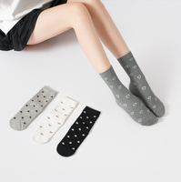 Chaussettes de yoga et de Pilates antidérapantes en jacquard floral personnalisées pour femmes, mi-mollet, antidérapantes pour le sol, vente en gros