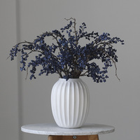 Kunstmatige plastic bloemen Kerst- en nieuwjaarsdecoratie Bergenretour ontwerp Rode bessen Kunstmatige fruitarrangement Wisteria