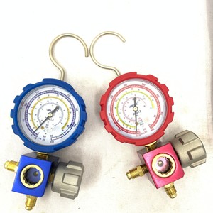 Manómetro analógico de presión Flyover VMG-1-U-H para carga y recarga de refrigerante (Freón) - Product Image 3