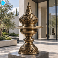 Vase rituel en bronze orné, sculpture en laiton et cuivre finition antique, art décoratif personnalisé pour hôtel, jardin, cour, place publique